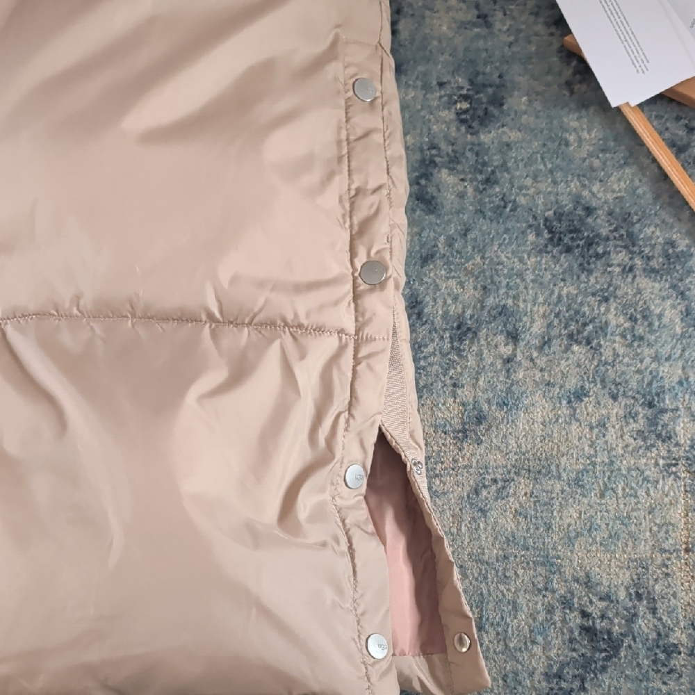 UGG White Puffer Jacket - Picture 7 of 8